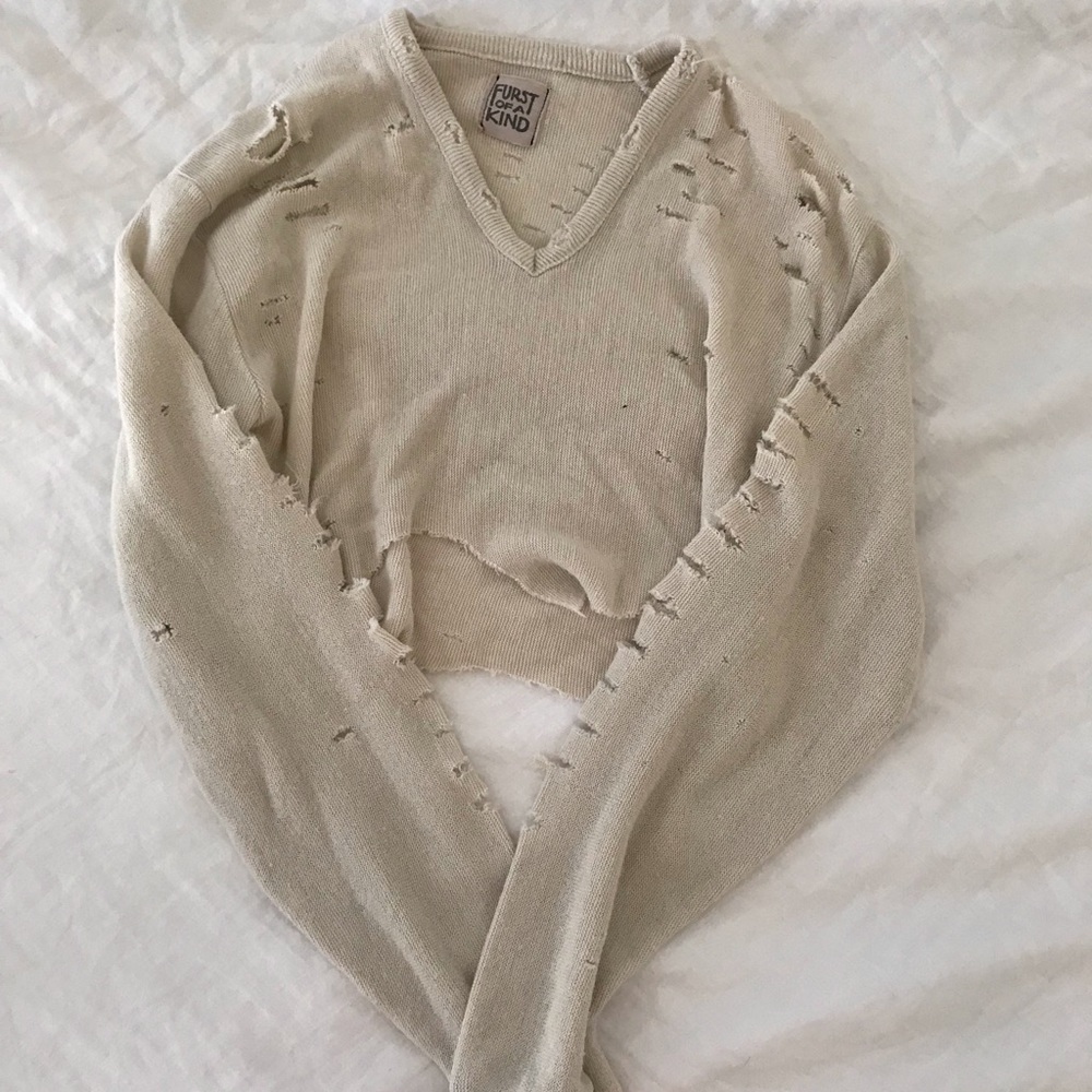 LF cropped ripped sweater shirt